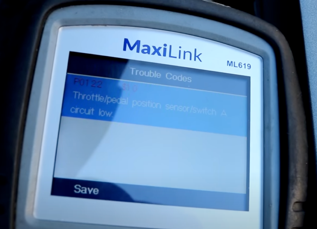 OBD scan tool displaying a throttle-position-related trouble-code description.