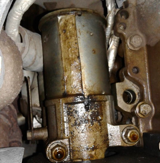 Damaged o-ring of crankshaft position sensor causes oil dripping on the starter