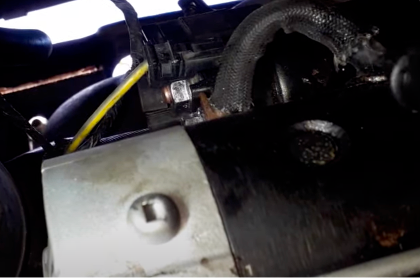 broken wire of starter motor causes intermittent starting of car
