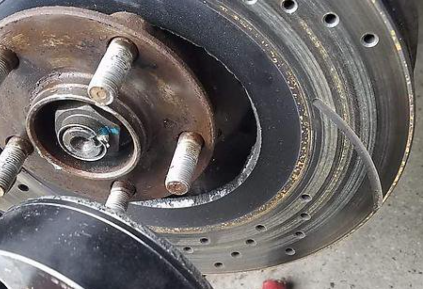 scoring on brake disc causing groaning noise 