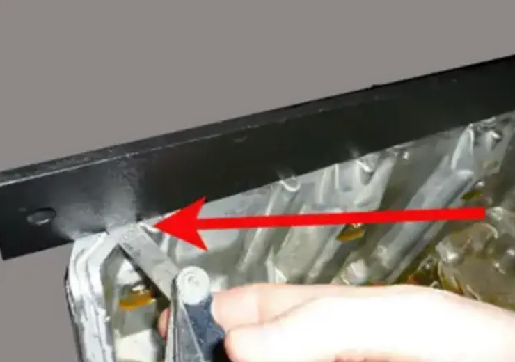 using straightedge to check flatness of the mating surface of the oil pan