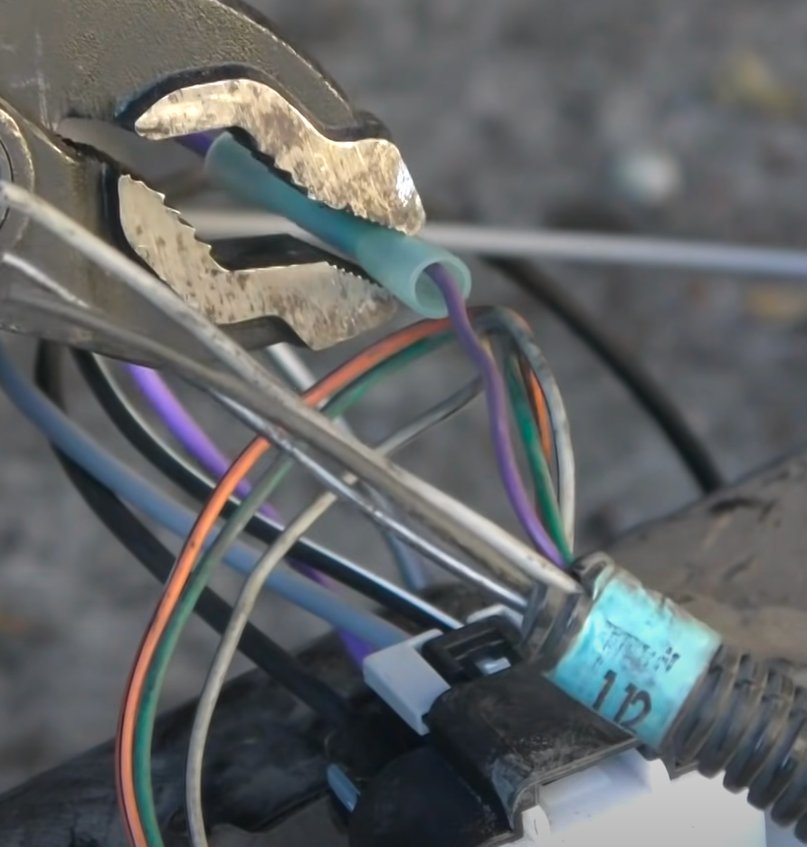 replacing connector of fuel pump