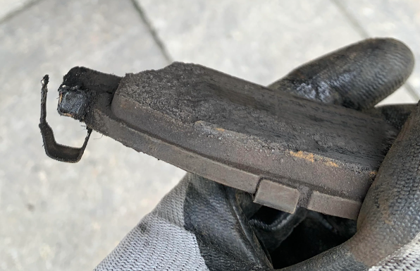 faulty wear tab of brake pad cause groaning noise when reversing