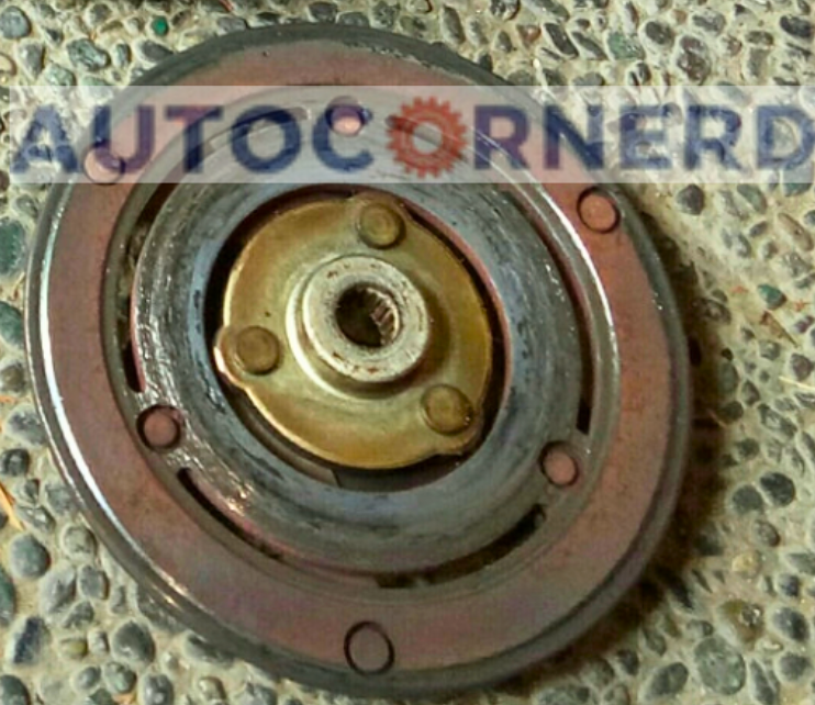 ac compressor pulley having slots